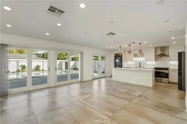 $4,350 | 22255 Wyandotte Street, Canoga Park, CA 91303