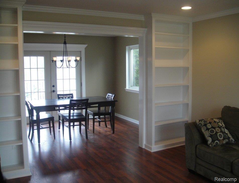 9123 Kestrel Ridge Road Brighton, MI 48116 - Photo 4 of 9 Dining Area