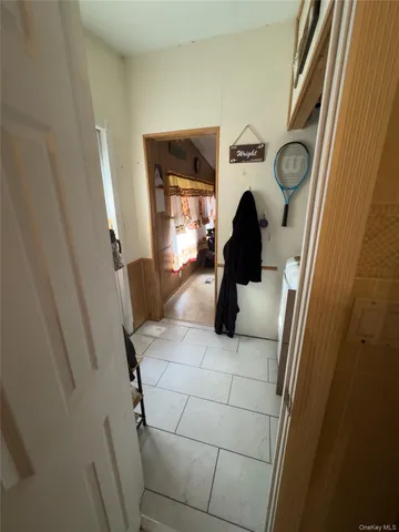 a view of entryway with a mirror