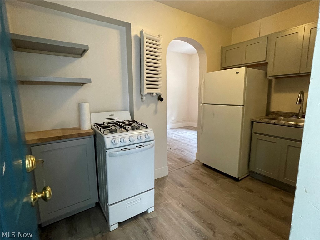 84 Rhodes Avenue, Unit 2 Akron, OH 44302 - Photo 11 of 14 Kitchenette