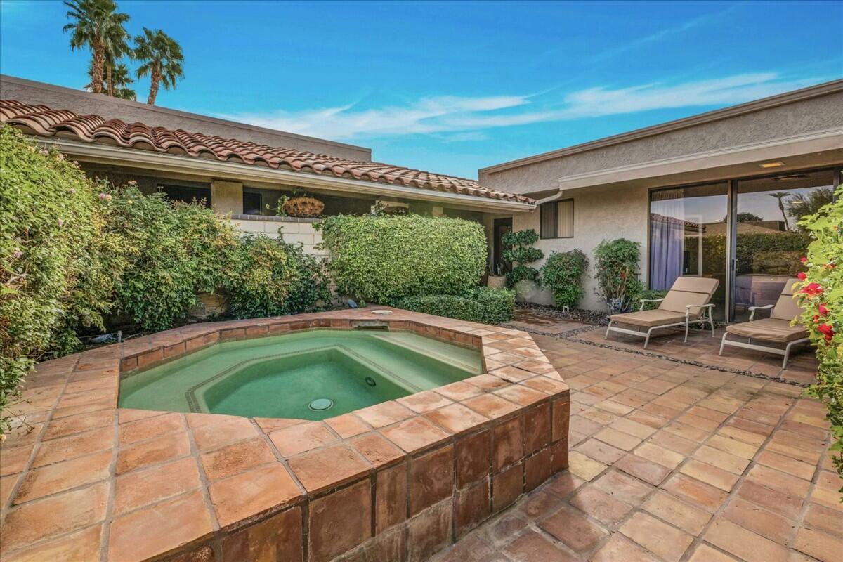 2 Cornell Drive Rancho Mirage, CA 92270 - Photo 4 of 53 tempImage6T8dsJ