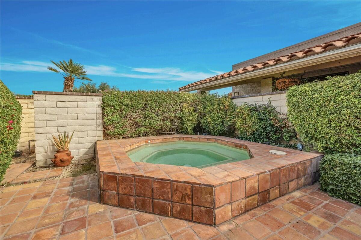 2 Cornell Drive Rancho Mirage, CA 92270 - Photo 5 of 53 tempImageBgLpAp