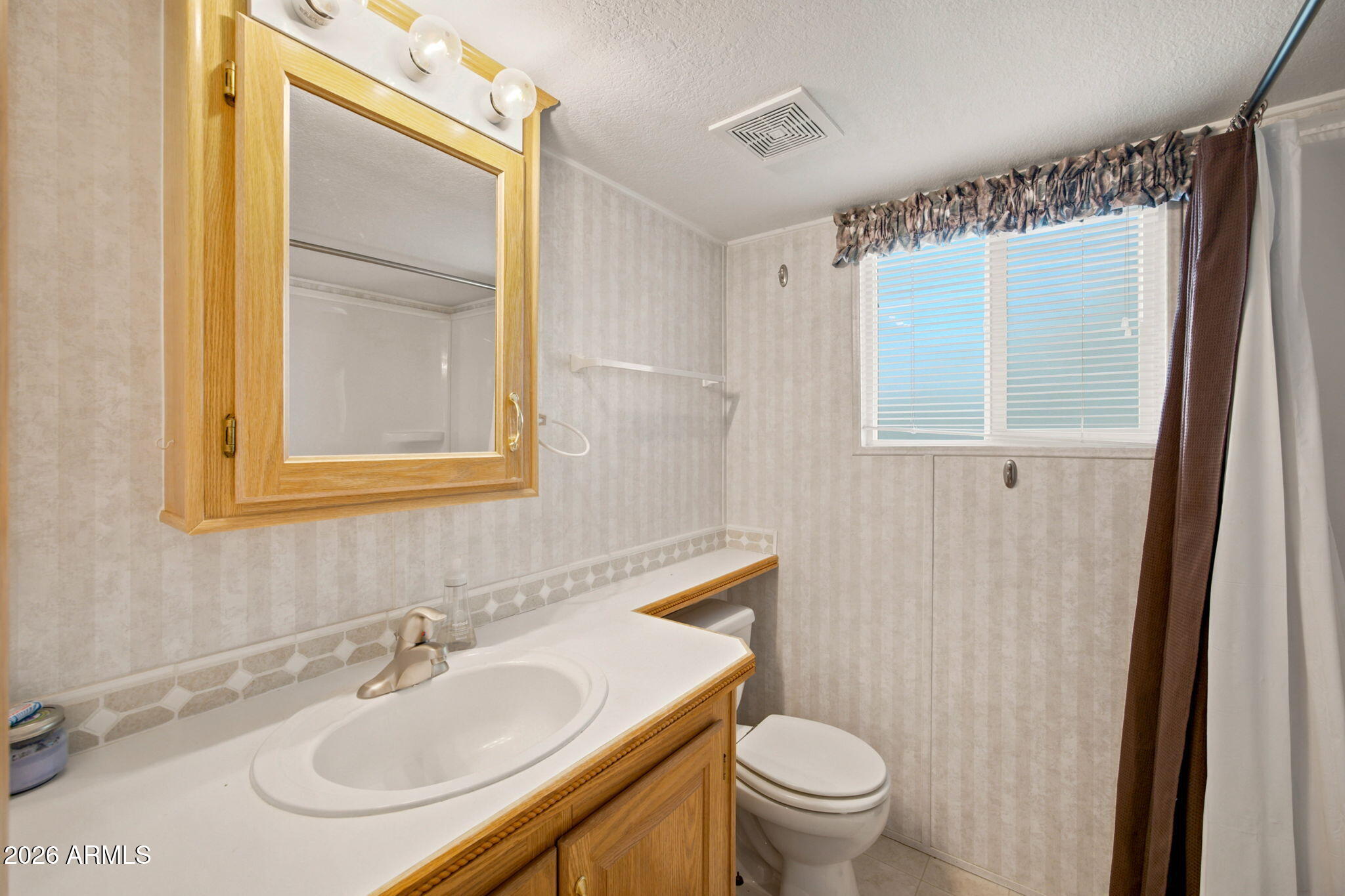 2714 Stagecoach Boulevard Overgaard, AZ 85933 - Photo 13 of 29 05Bathroom01