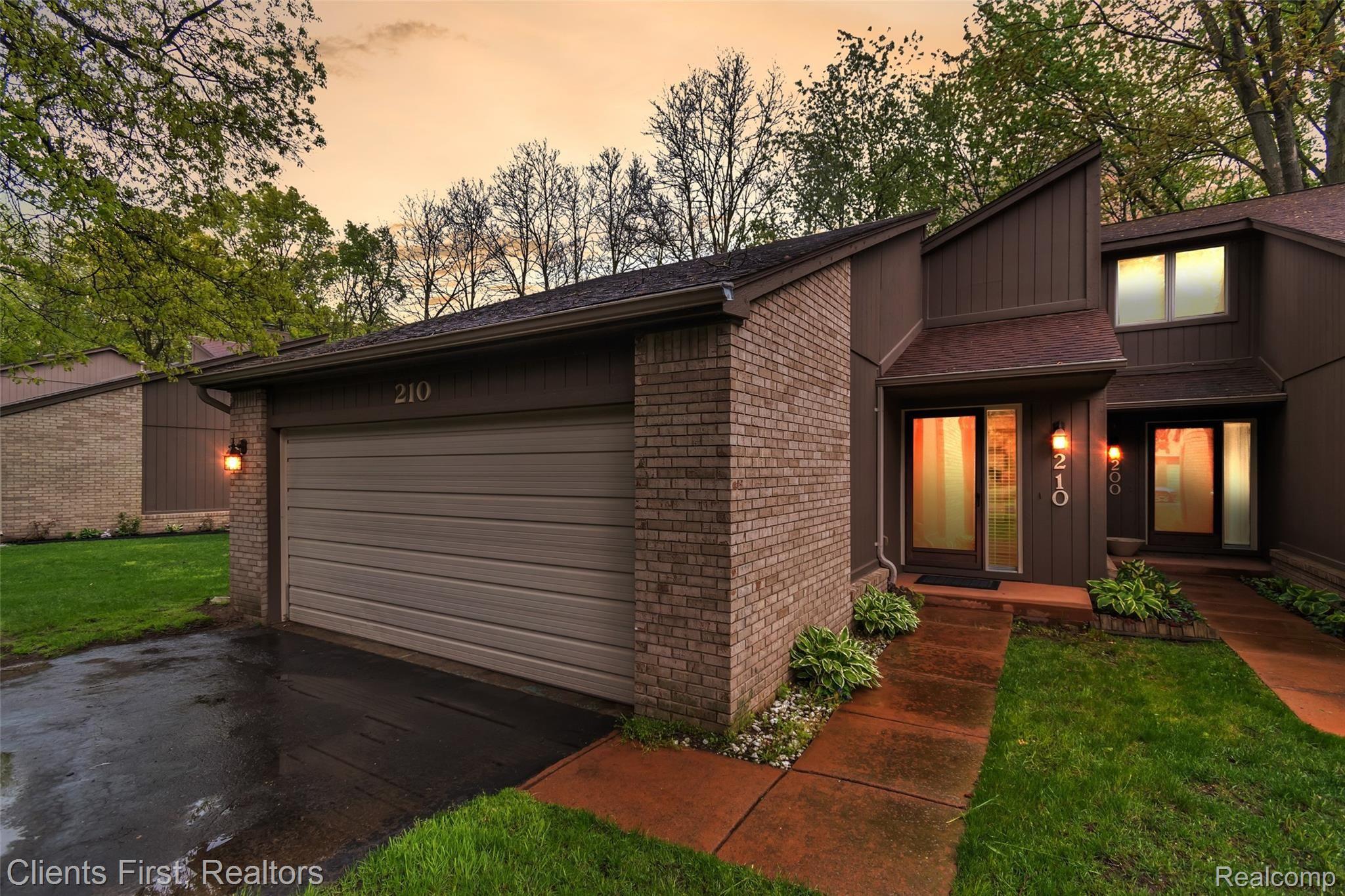 01_210WoodstoneWindowStillRealEstatePhotography1_mls.jpg