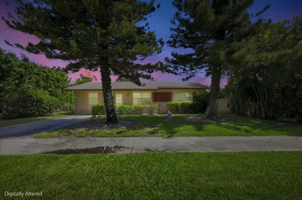 $419,999 | 115 Southeast 11th Avenue, Boynton Beach, FL 33435