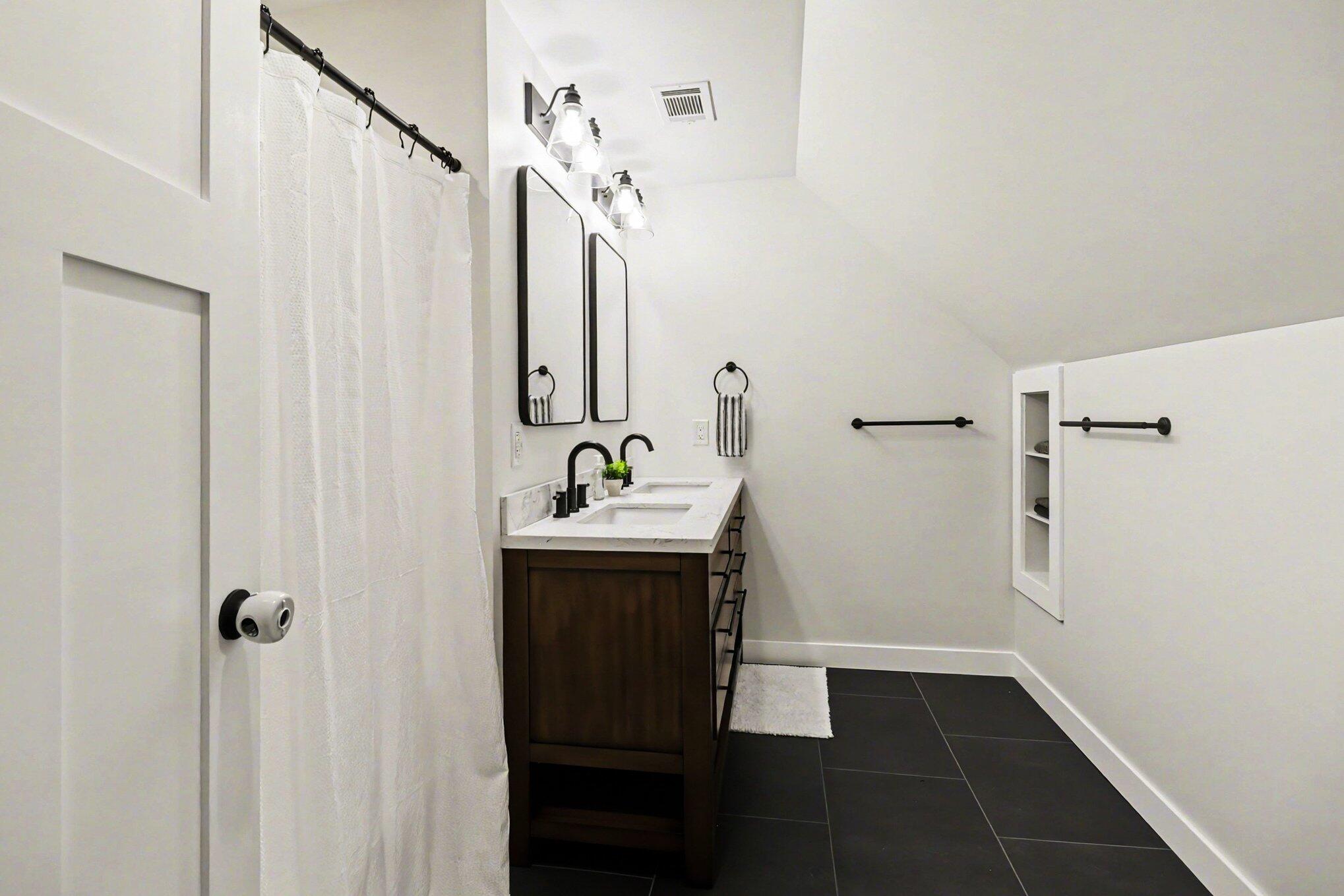 619 South Amber Road Scottville, MI 49454 - Photo 24 of 41 Bathroom 3 Upper Level