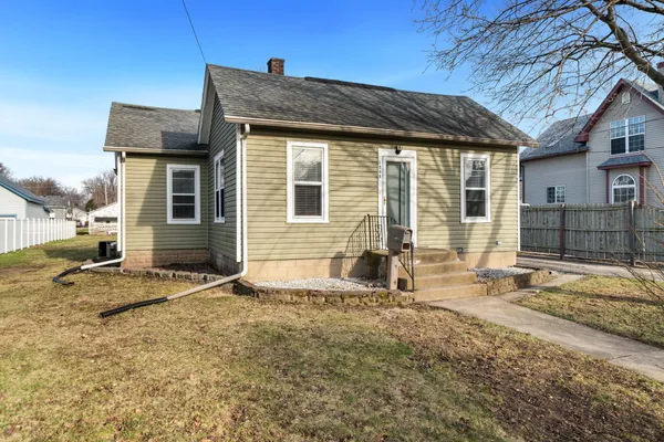 $215,000 | 1208 Whitney Boulevard, Belvidere, IL 61008