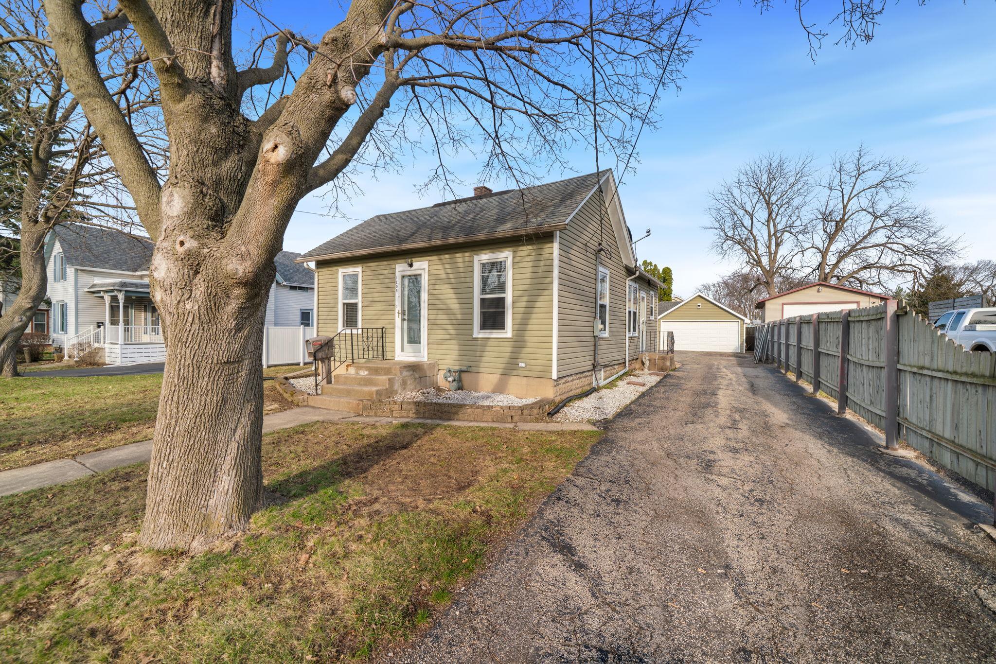 1208 Whitney Boulevard Belvidere, IL 61008 - Photo 3 of 34