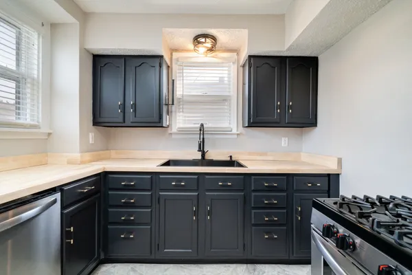 $215,000 | 1208 Whitney Boulevard, Belvidere, IL 61008