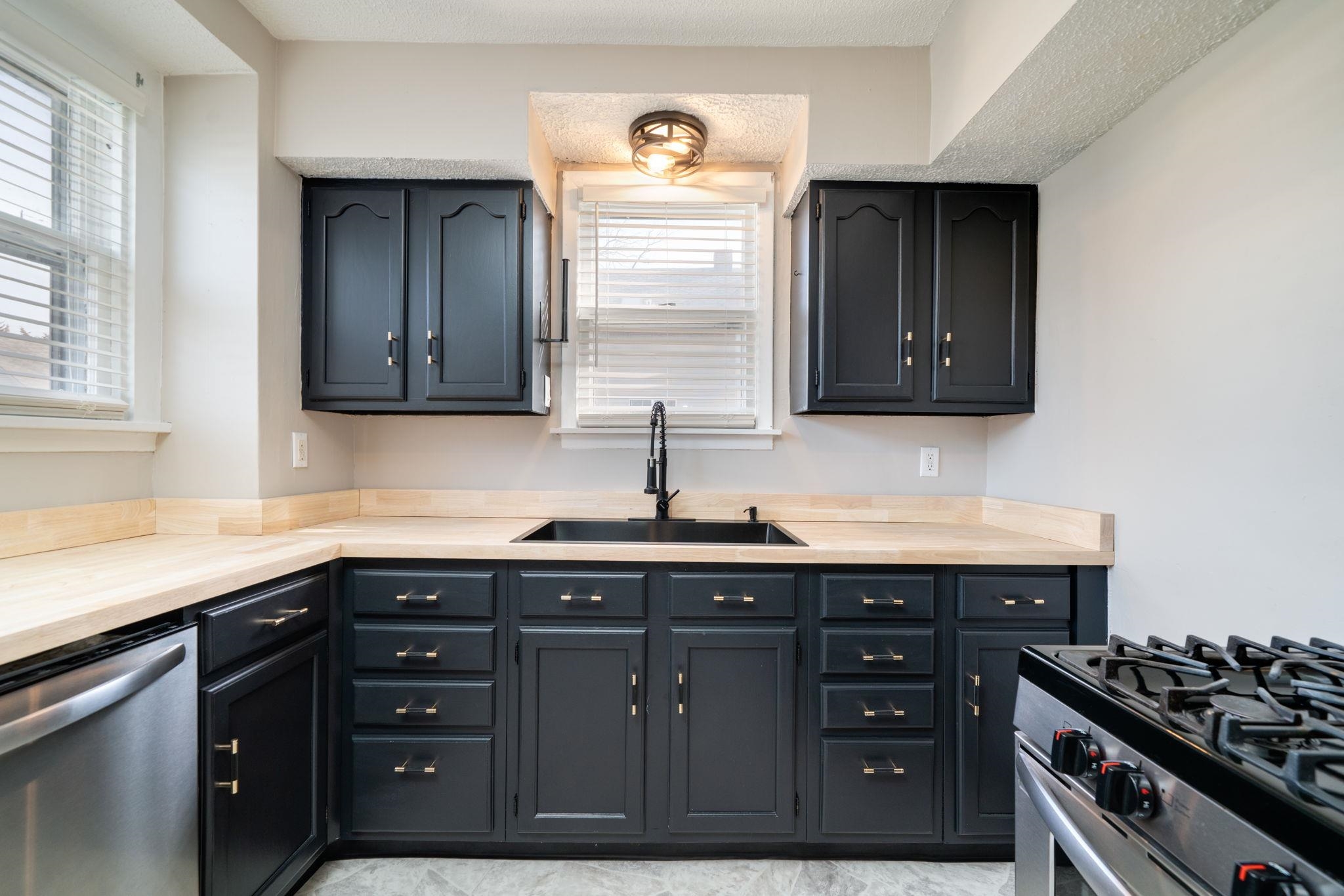 1208 Whitney Boulevard Belvidere, IL 61008 - Photo 4 of 34