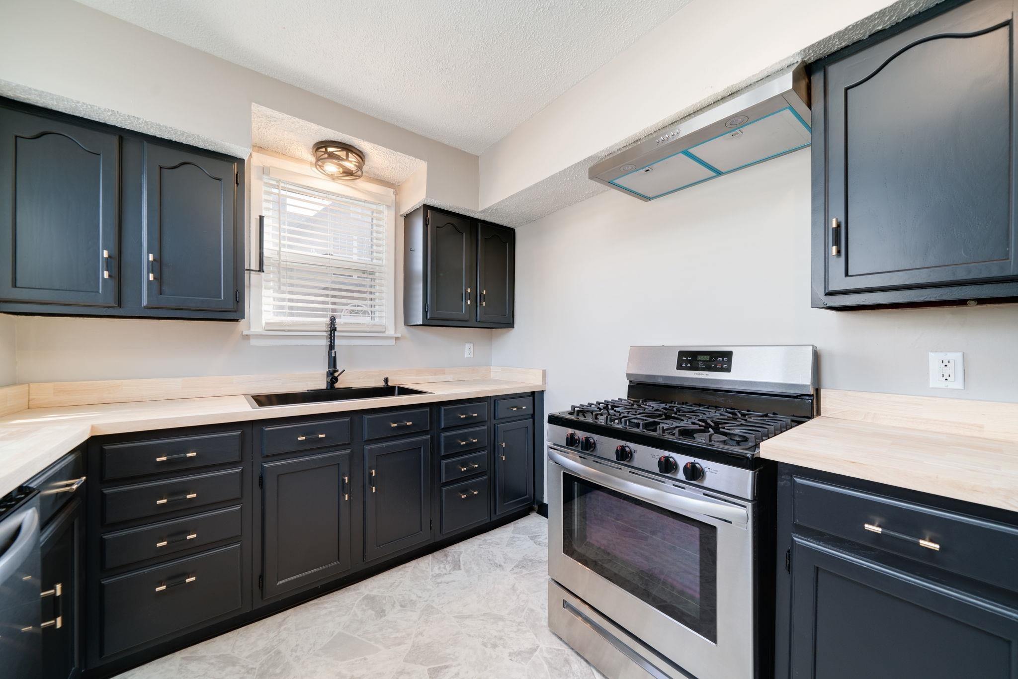 1208 Whitney Boulevard Belvidere, IL 61008 - Photo 5 of 34