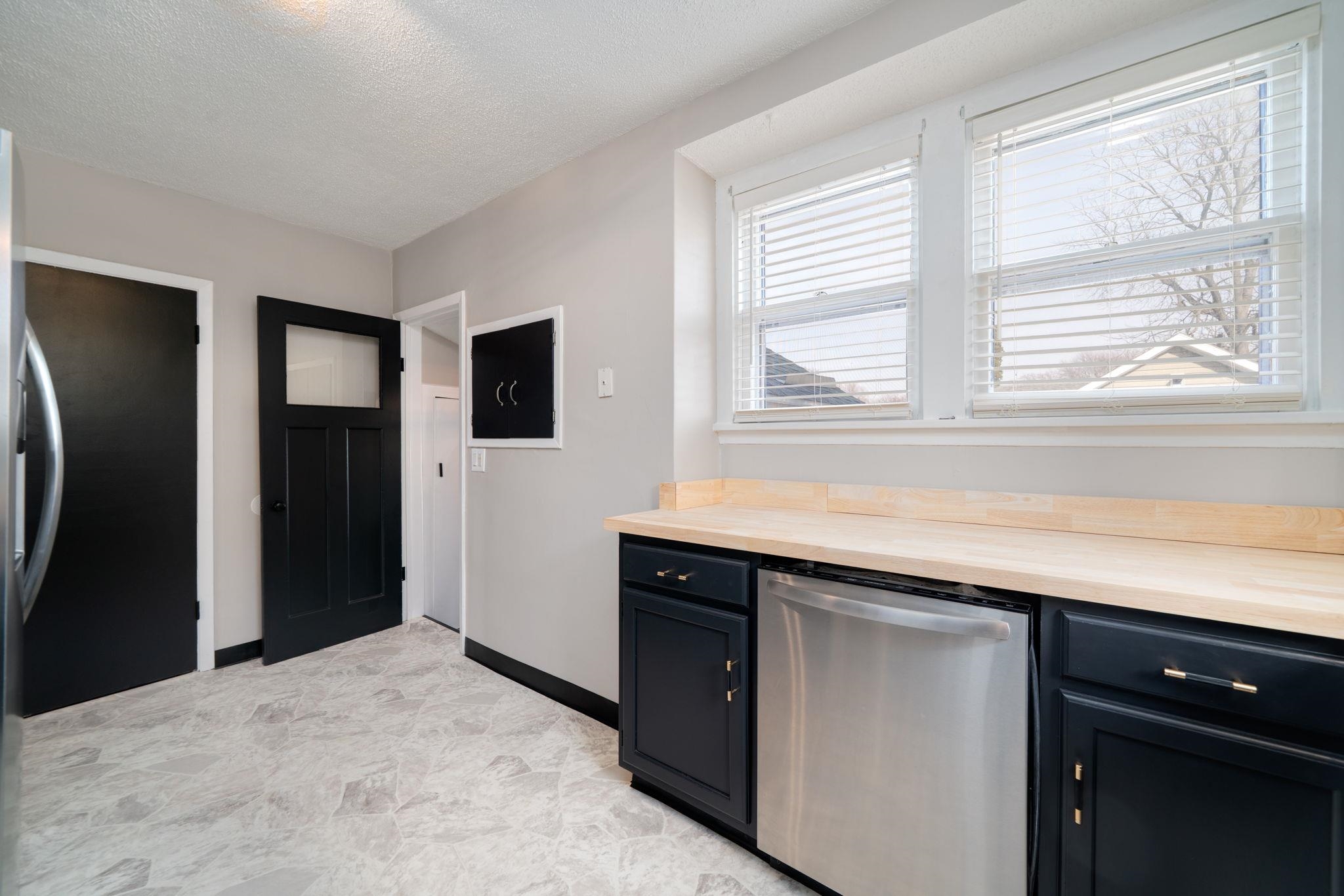 1208 Whitney Boulevard Belvidere, IL 61008 - Photo 7 of 34