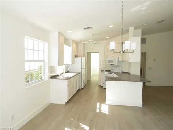 $2,800 | 3387 Cayman Lane, Naples, FL 34119