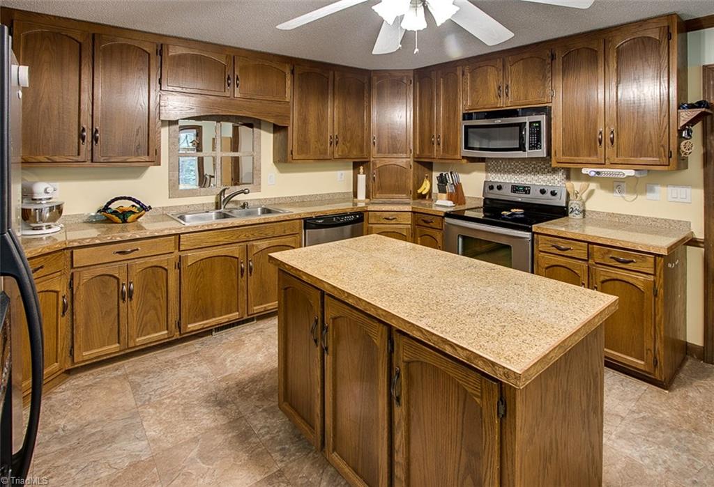 1849 Burney Road Asheboro, NC 27205 - Photo 8 of 30 Gallery Image 8