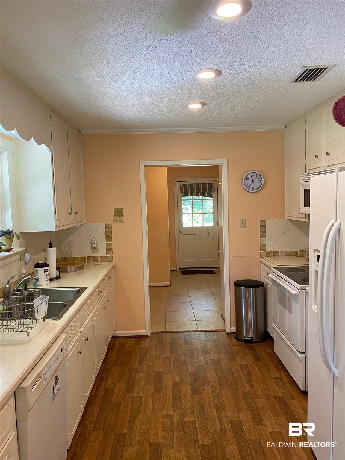 504 Edgewood Drive Brewton, AL 36426 - Photo 10 of 22 Kitchen