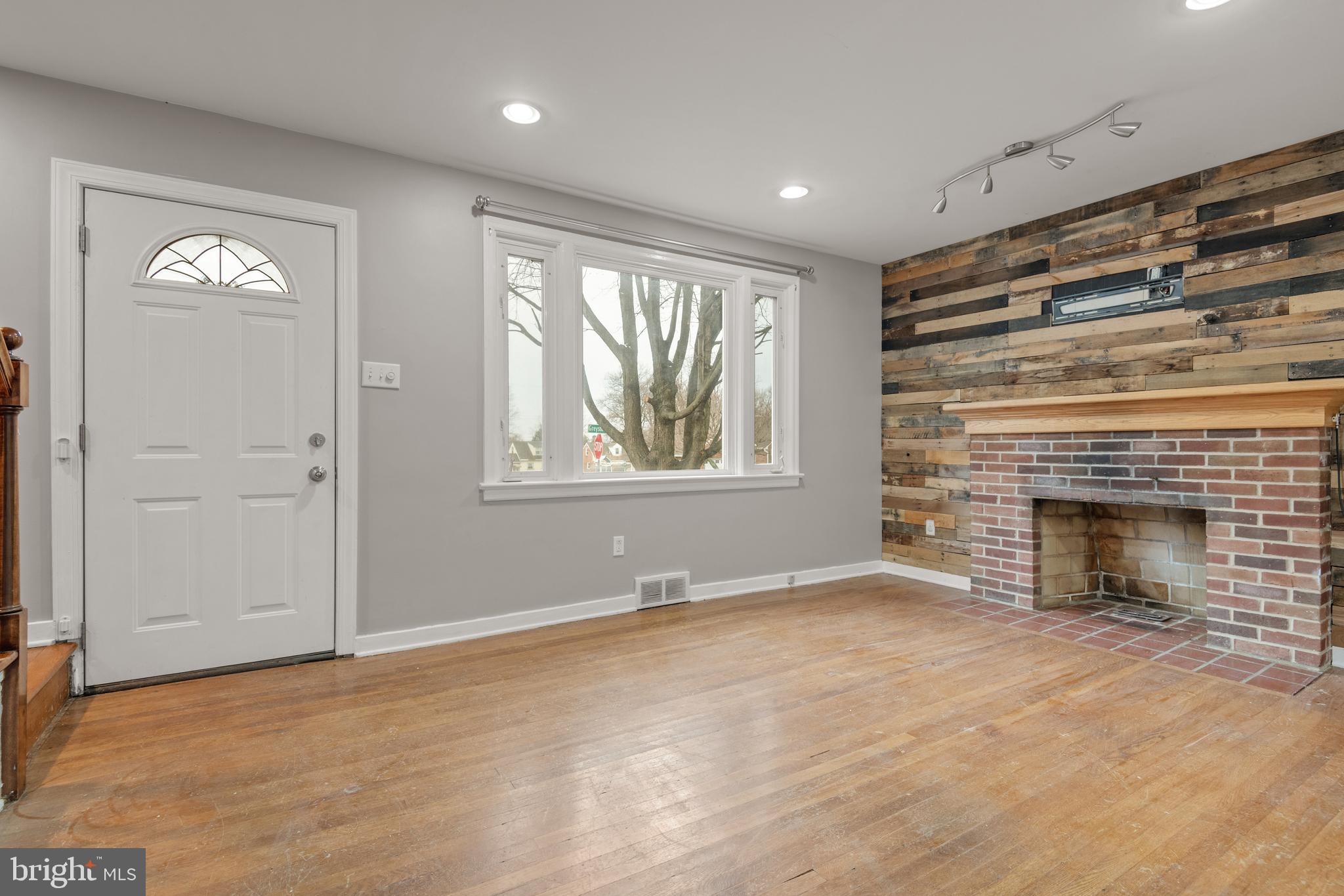 301 Greystone Road York, PA 17402 - Photo 7 of 38 Gallery Image 7