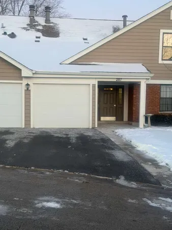 $2,300 | 287 Pembridge Lane, Unit B2, Schaumburg, IL 60193