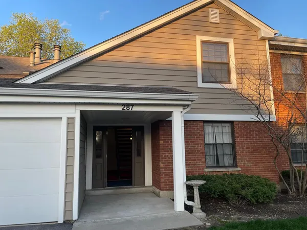 $2,300 | 287 Pembridge Lane, Unit B2, Schaumburg, IL 60193