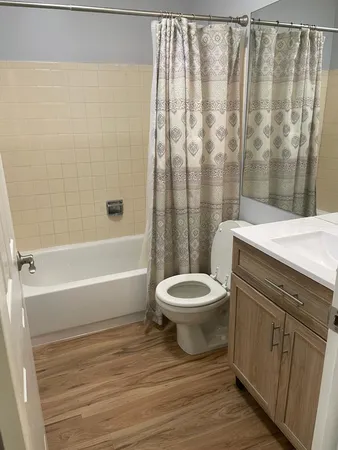 $2,300 | 287 Pembridge Lane, Unit B2, Schaumburg, IL 60193