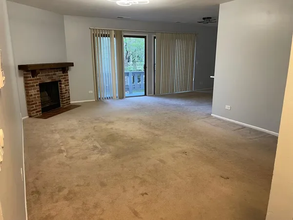 $2,300 | 287 Pembridge Lane, Unit B2, Schaumburg, IL 60193