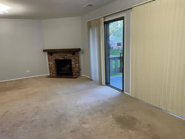 $2,300 | 287 Pembridge Lane, Unit B2, Schaumburg, IL 60193