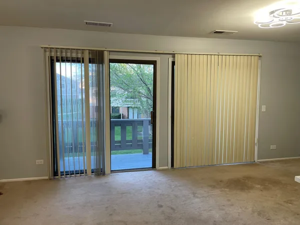 $2,300 | 287 Pembridge Lane, Unit B2, Schaumburg, IL 60193