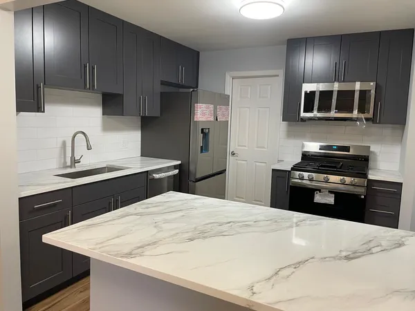 $2,300 | 287 Pembridge Lane, Unit B2, Schaumburg, IL 60193