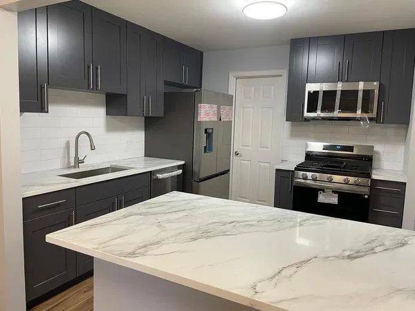 $2,300 | 287 Pembridge Lane, Unit B2, Schaumburg, IL 60193