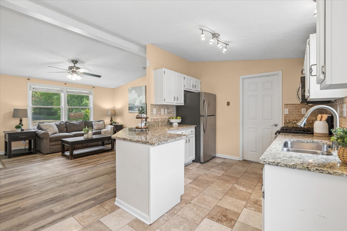 411 Highland Road Grayslake, IL 60030 - Photo 10 of 26
