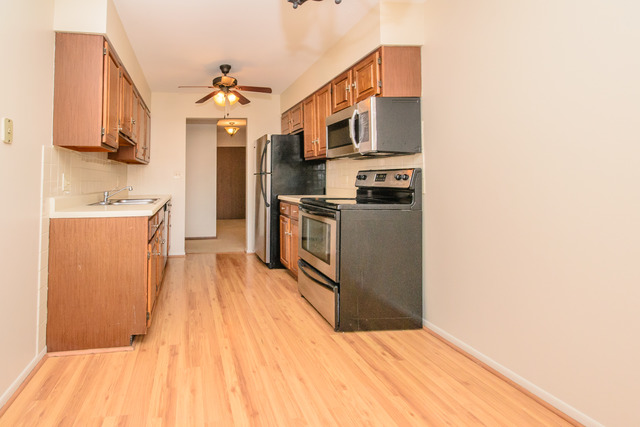 711 South River Road, Unit 409 Des Plaines, IL 60016 - Photo 11 of 25