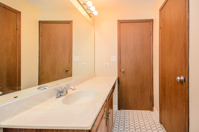 711 South River Road, Unit 409 Des Plaines, IL 60016 - Photo 15 of 25
