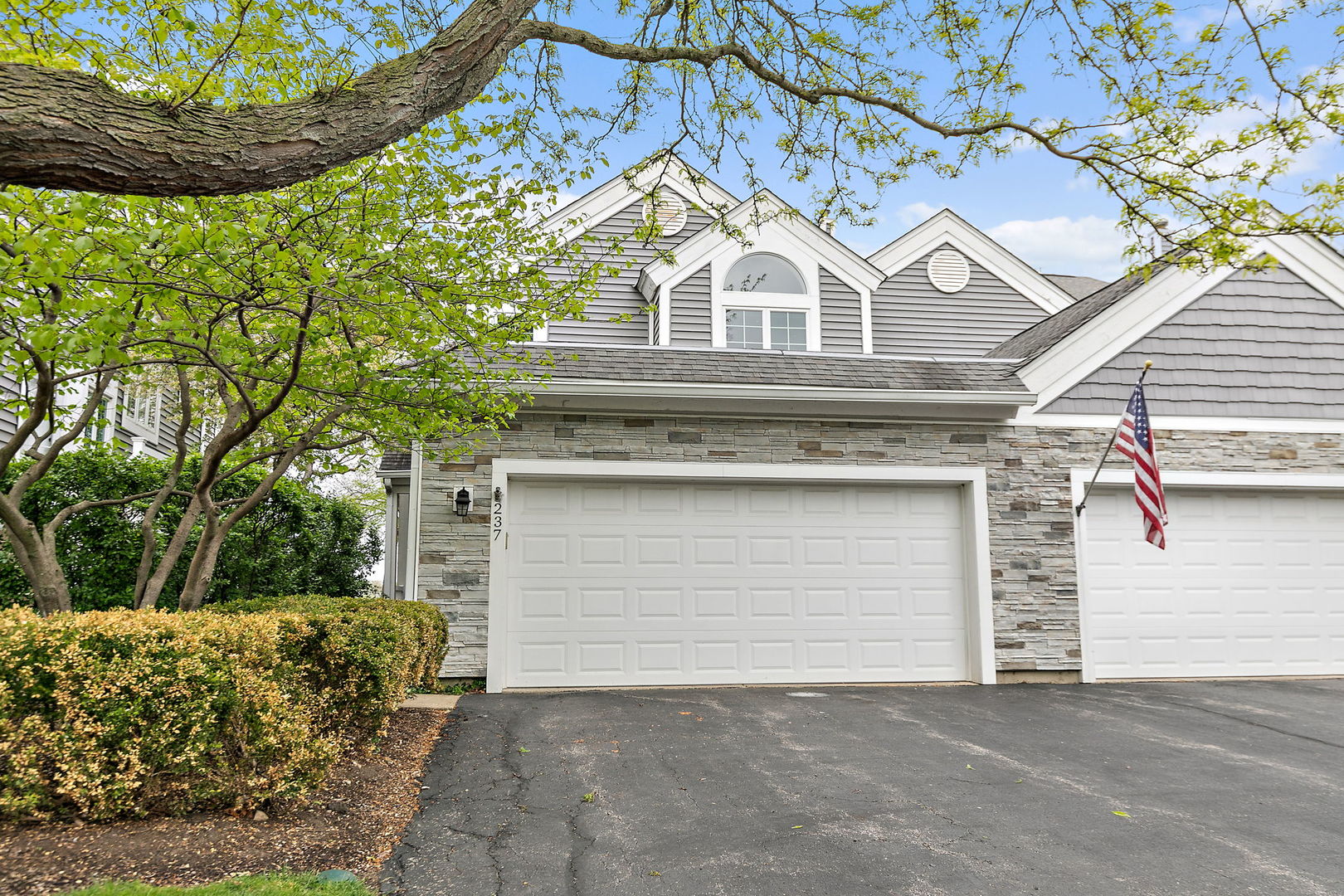 237 Sandy Point Lane Lake Zurich, IL 60047 - Photo 4 of 49