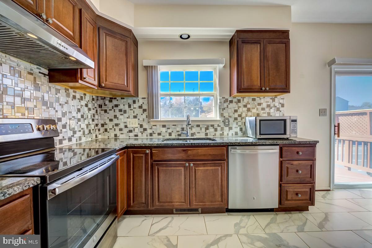 9216 Lorton Valley Road Lorton, VA 22079 - Photo 11 of 38