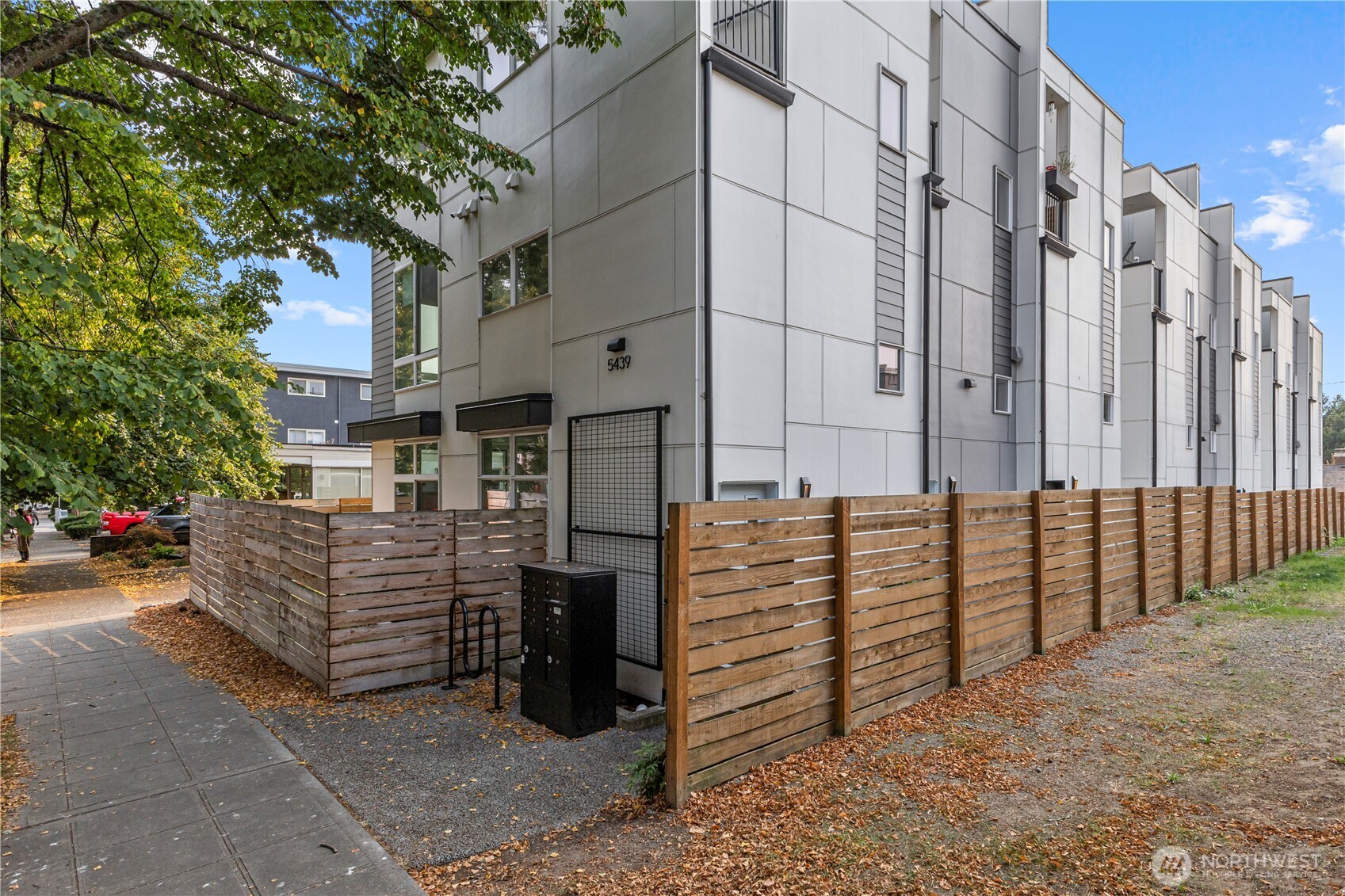 5439 California Avenue Southwest, Unit H Seattle, WA 98136 - Photo 22 of 23 a view of a brick buildings with many windows