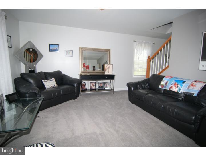 52 Michigan Drive Sinking Spring, PA 19608 - Photo 3 of 20 Living Room