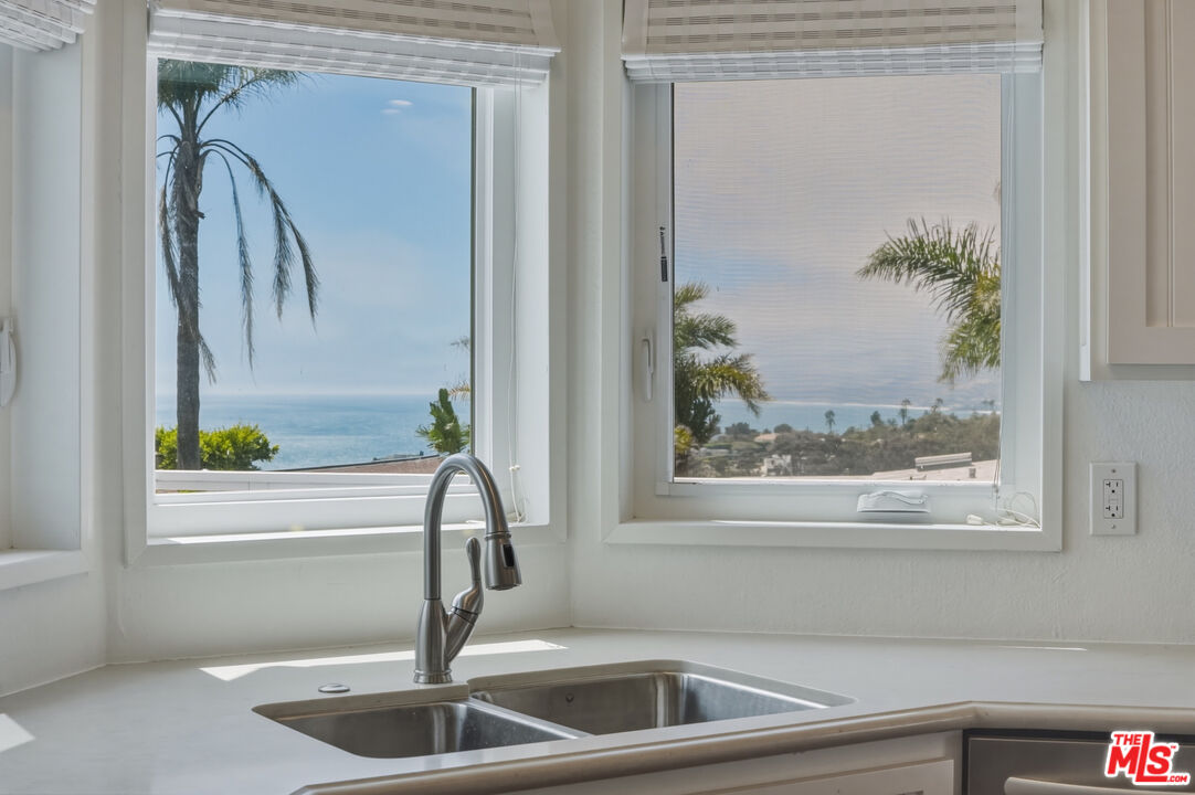 29500 Heathercliff Road, Unit 265 Malibu, CA 90265 - Photo 9 of 32