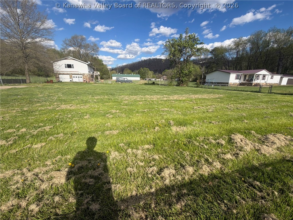 208 Maple Street Hamlin, WV 25523 - Photo 4 of 20 Gallery Image 4