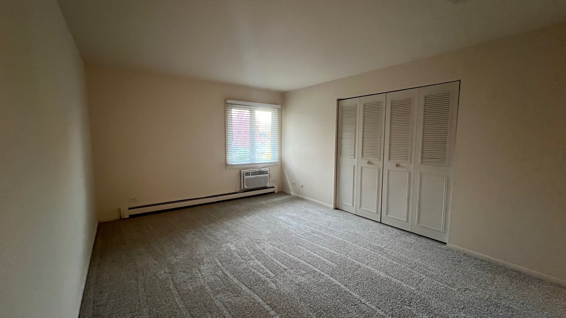 850 South Lorraine Road, Unit 3L Wheaton, IL 60189 - Photo 15 of 21 an empty room with windows