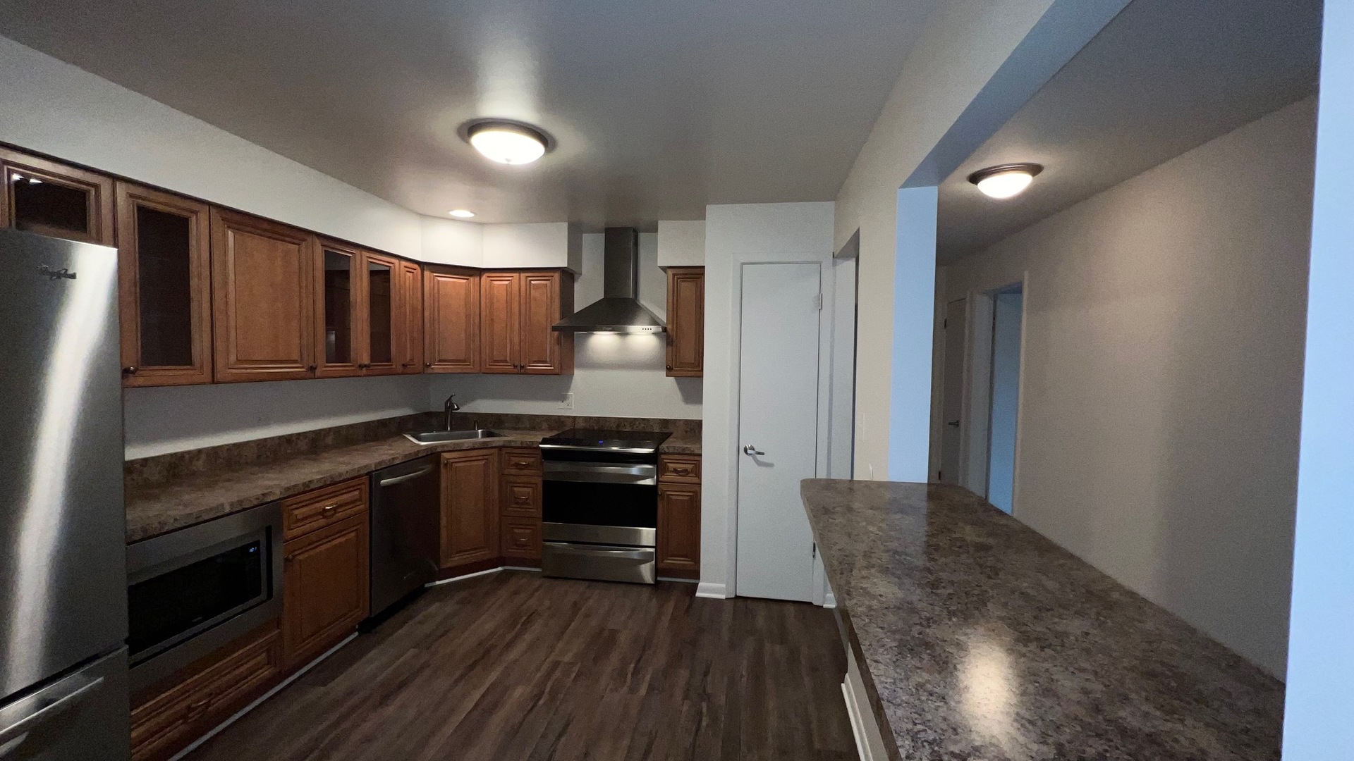 850 South Lorraine Road, Unit 3L Wheaton, IL 60189 - Photo 9 of 21 a kitchen with granite countertop a stove top oven and refrigerator