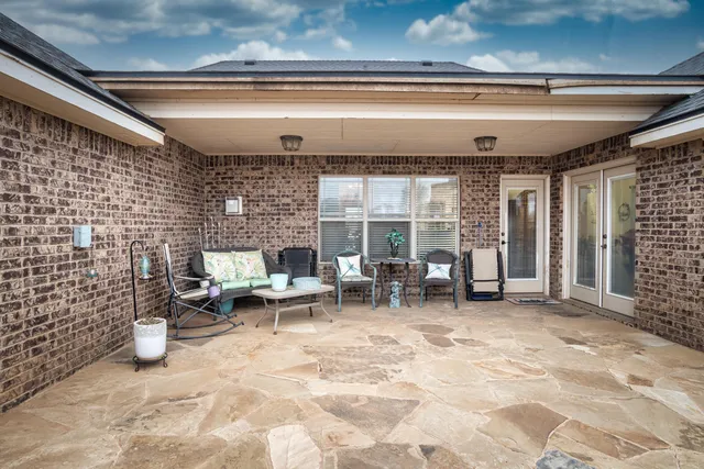 a view of an outdoor space