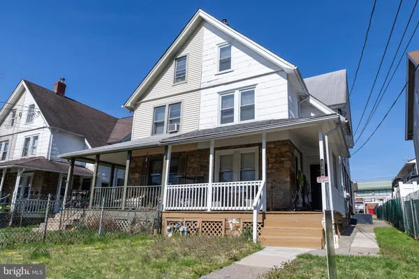 $1,750 | 143 Greenwood Avenue, Unit 2, Ambler, PA 19002