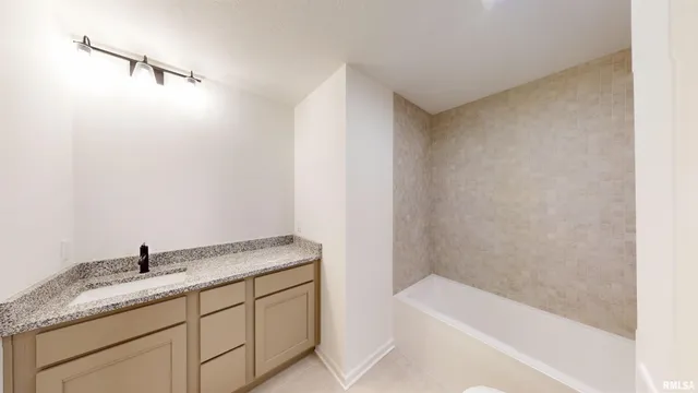 $326,625 | 5922 Butterfield Court, Bettendorf, IA 52722