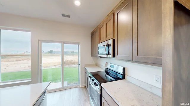 $326,625 | 5922 Butterfield Court, Bettendorf, IA 52722