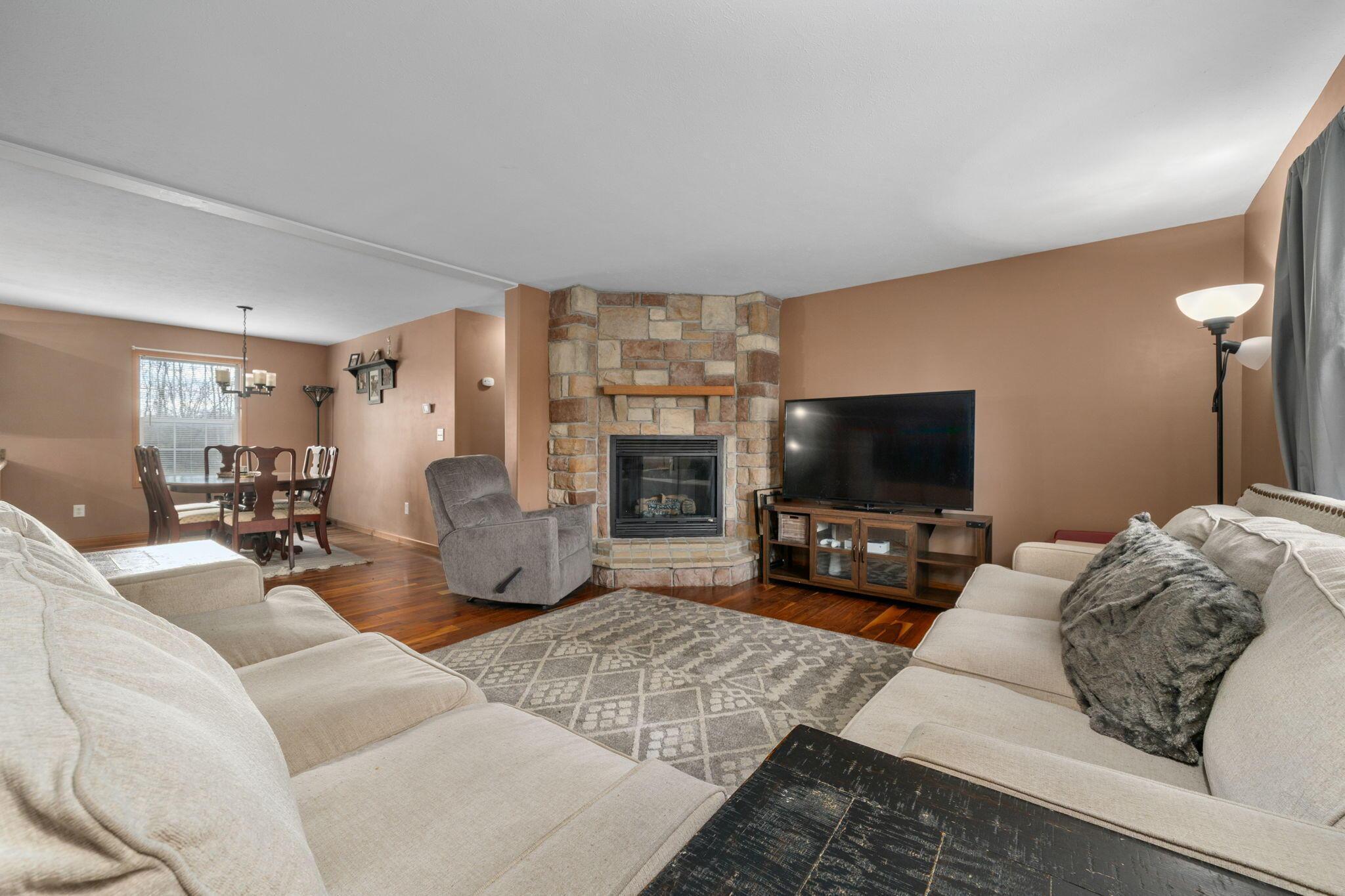 14667 Cleveland Road Southwest Pataskala, OH 43062 - Photo 3 of 33 Great Room into Dining