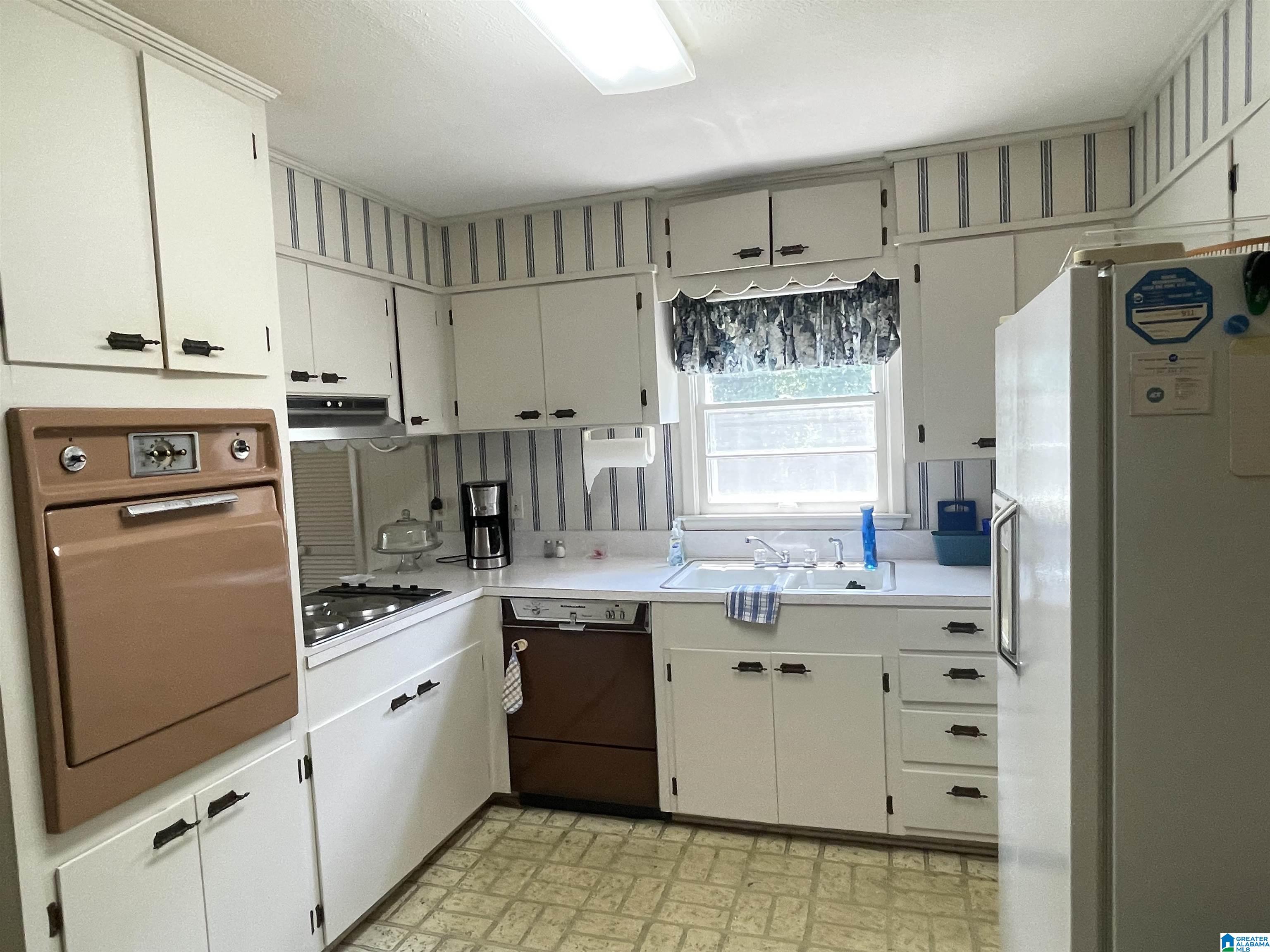 1205 Vine Street Anniston, AL 36207 - Photo 4 of 40