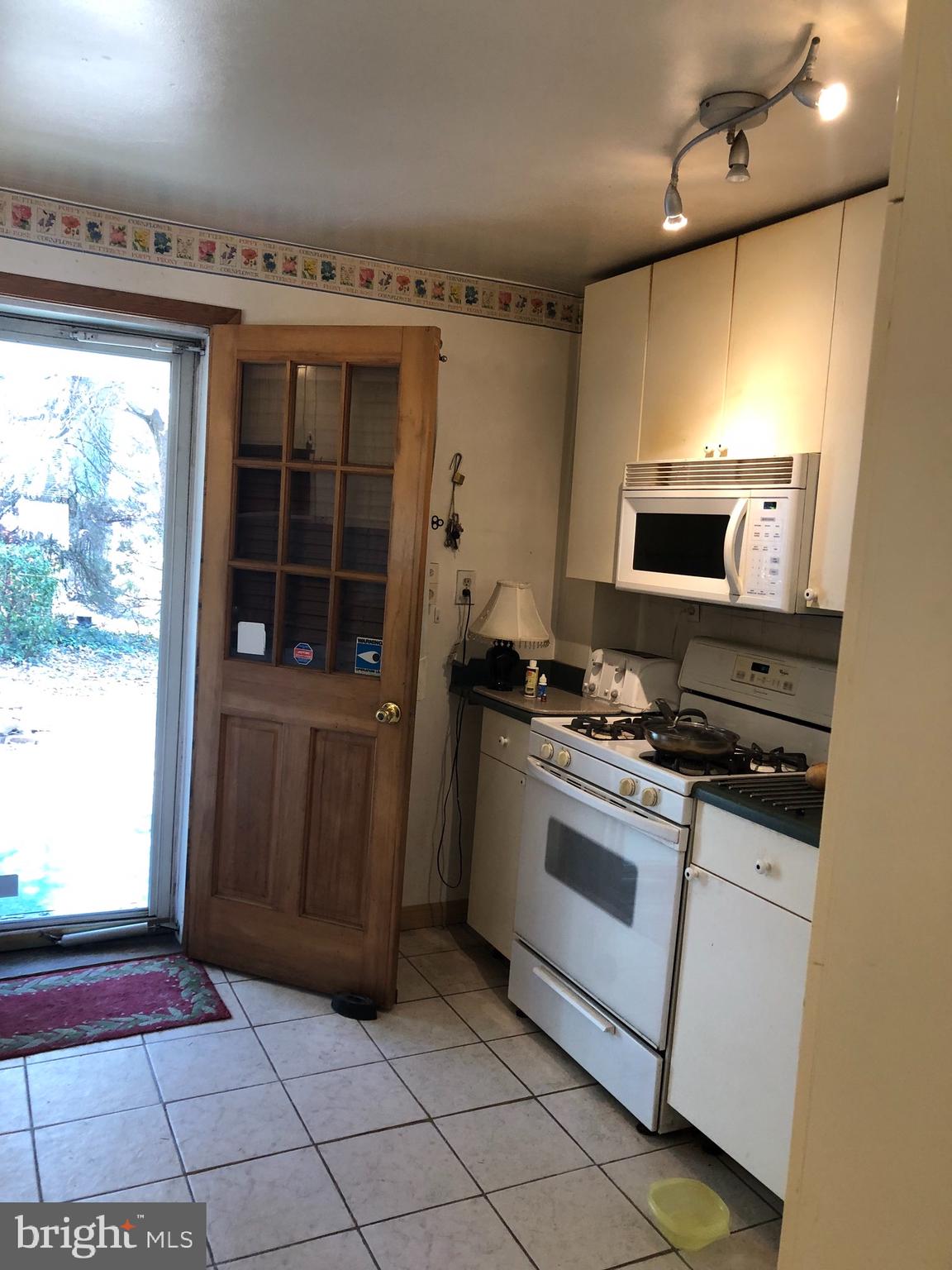 2517 Hammonds Ferry Road Baltimore, MD 21227 - Photo 4 of 13