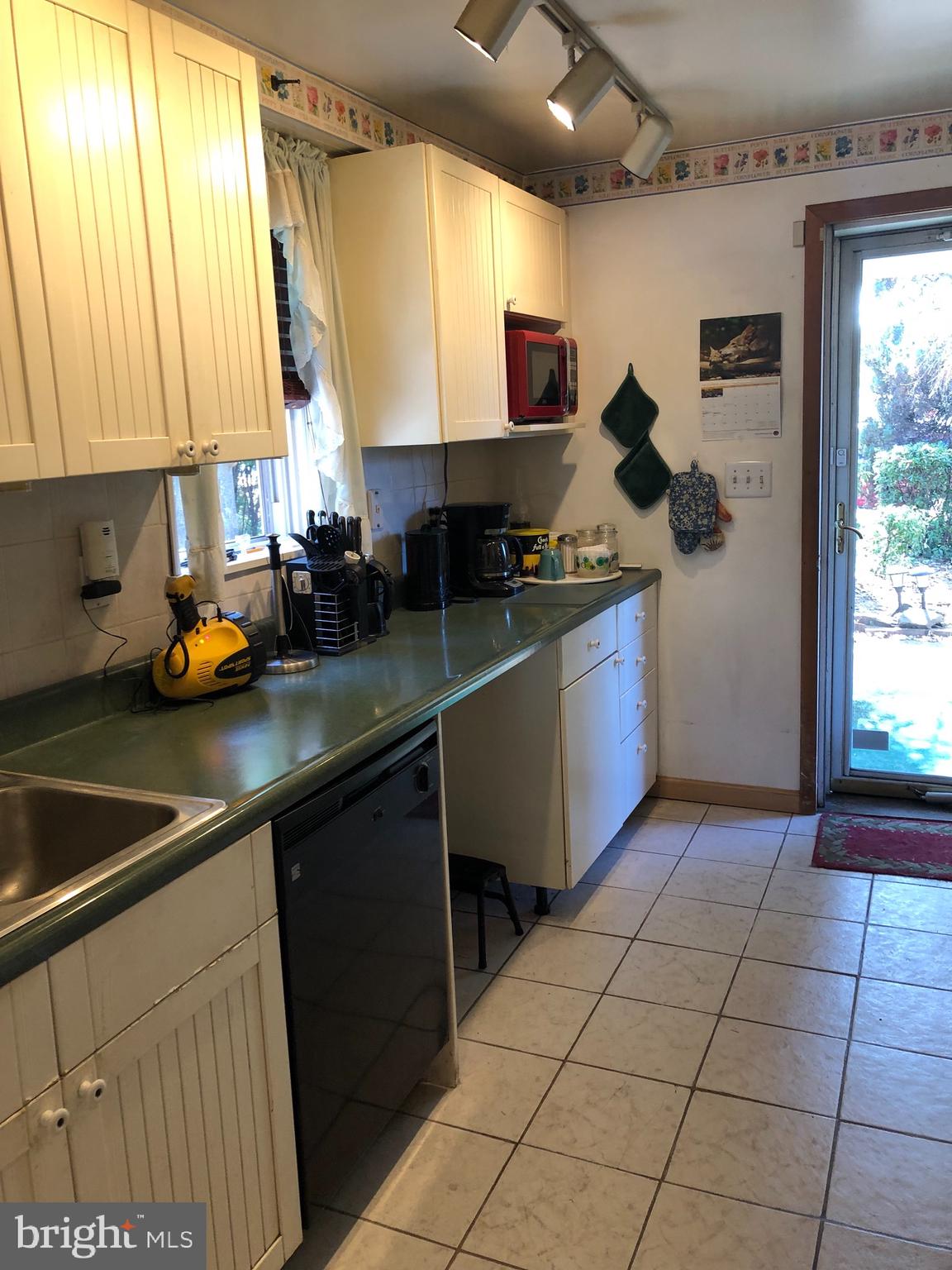 2517 Hammonds Ferry Road Baltimore, MD 21227 - Photo 10 of 13