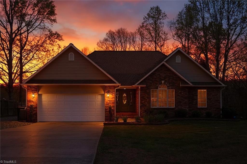 605 Paul Kennedy Road Thomasville, NC 27360 - Photo 2 of 37