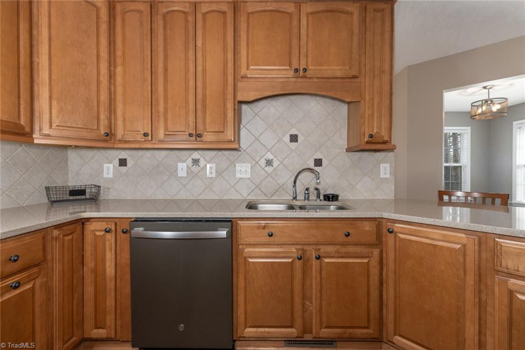 605 Paul Kennedy Road Thomasville, NC 27360 - Photo 10 of 37