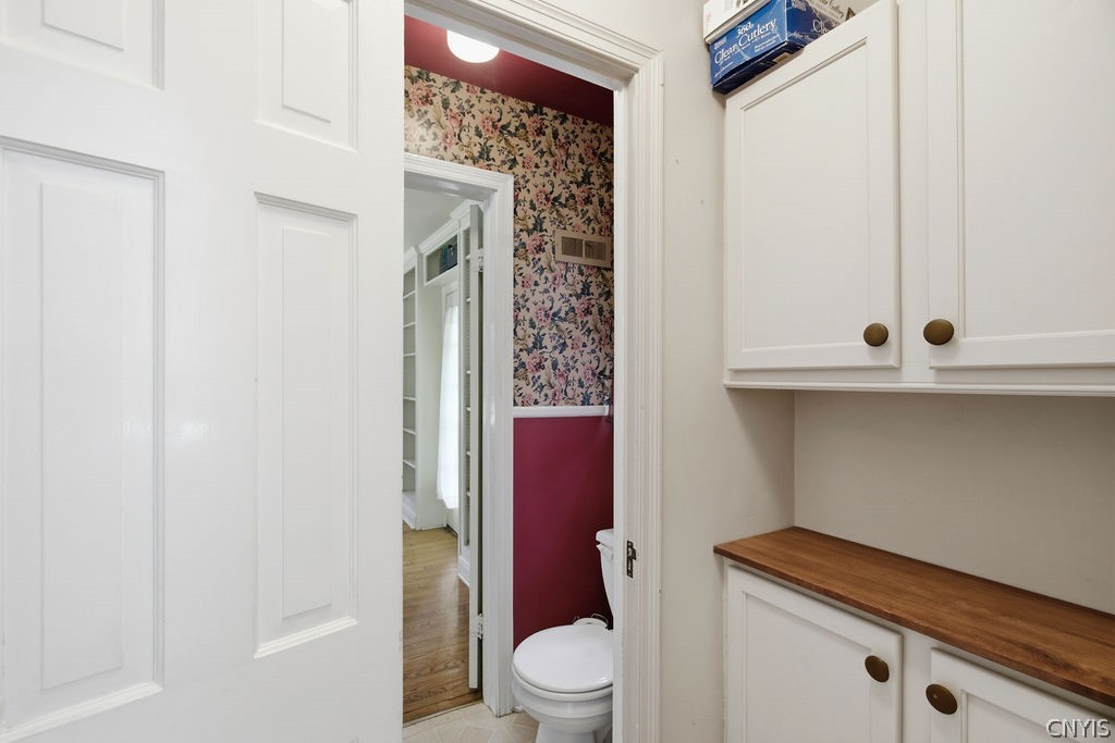 2 Lansdowne Road Syracuse, NY 13214 - Photo 20 of 46 This area off the kitchen provides additional pant